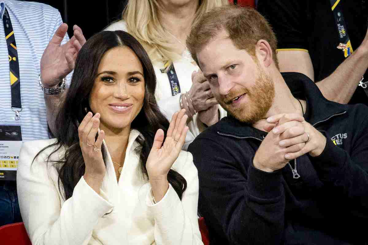 Harry e Meghan chiedono perdono a Carlo