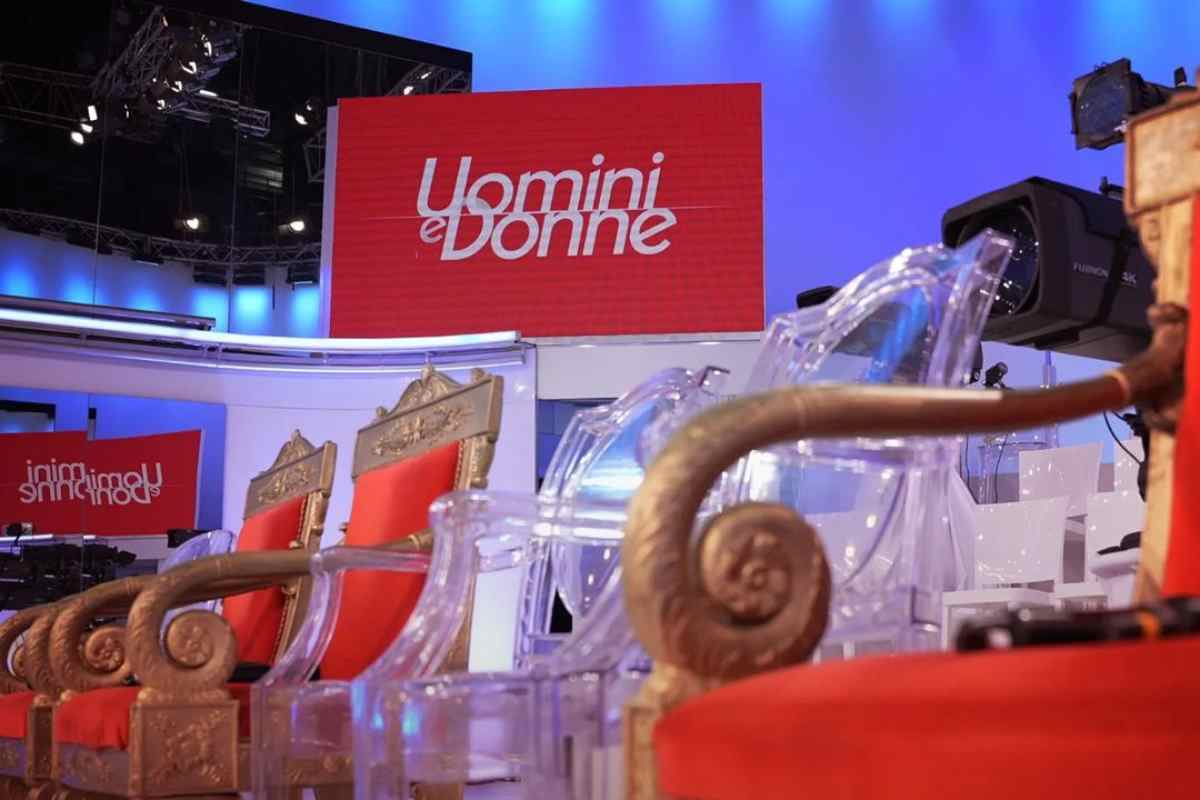 uomini e donne lascia il programma