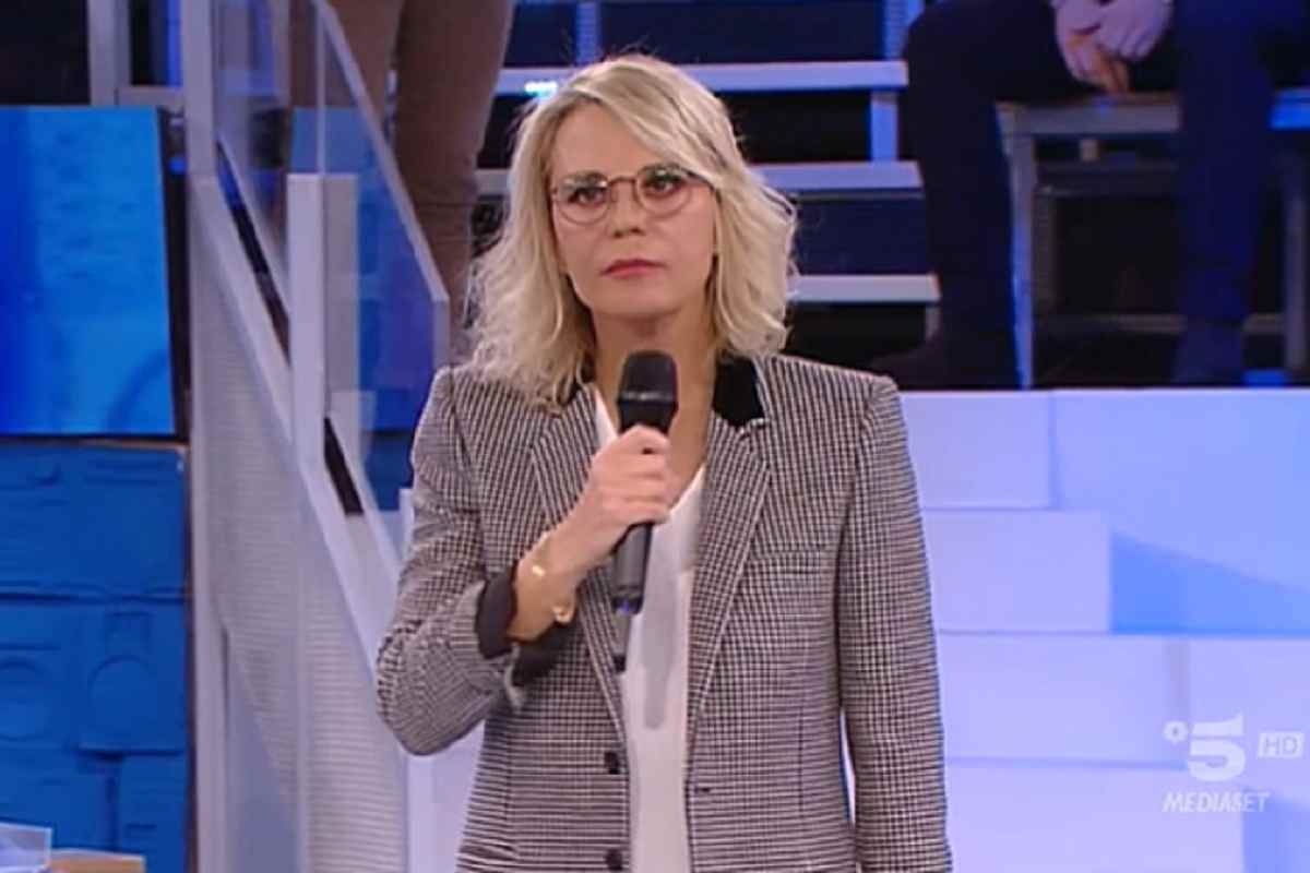 Maria De Filippi look ragazzina