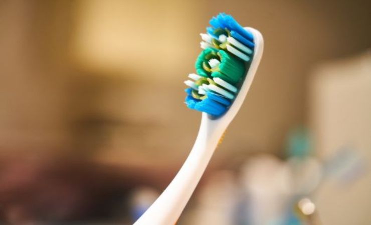 come scegliere lo spazzolino da denti